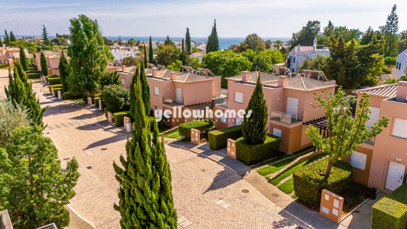 Sophisticated 3 -bedroom Townhouses with Pool in Carvoeiro